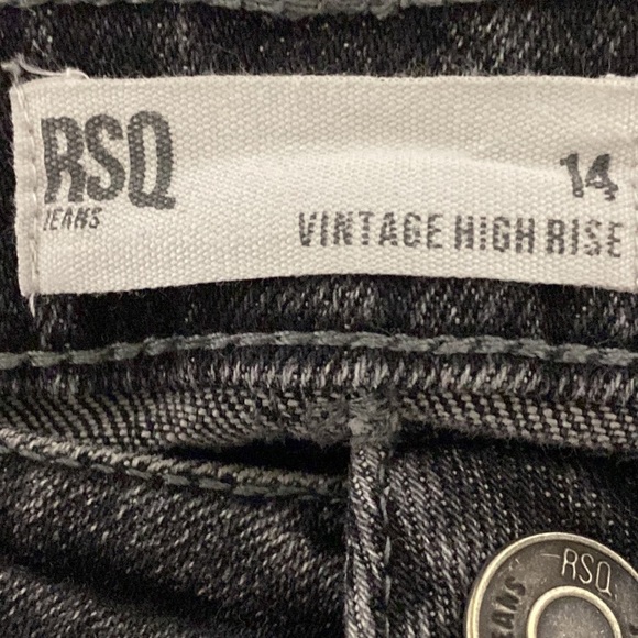 RSQ Vintage High Rise Black Wash Raw Hem Shorts Size 14 - Picture 5 of 7